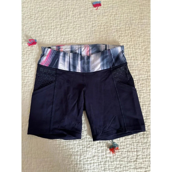 Lululemon Run Shorty Short Zip Pocket Silicone Dots Luxtreme Shorts Size 4 - Picture 2 of 4